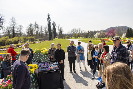 Cvetlični orkester-Novinarska konferenca v Arboretumu-4